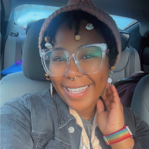 Meet your Posher, Alexis - Picture 1 of 4